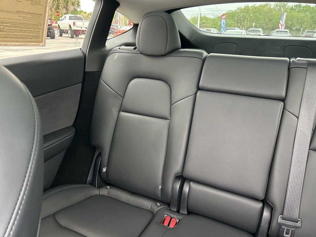 Used 2025 Tesla Model Y Long Range image 12
