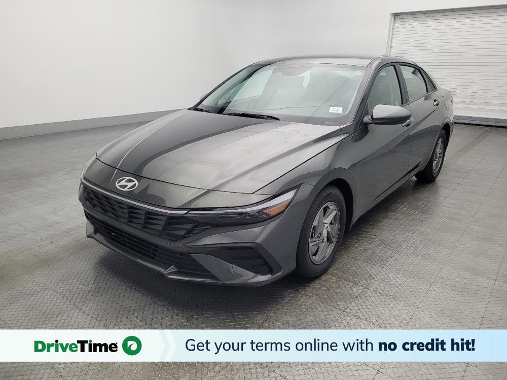 Used 2025 Hyundai Elantra SE image 1