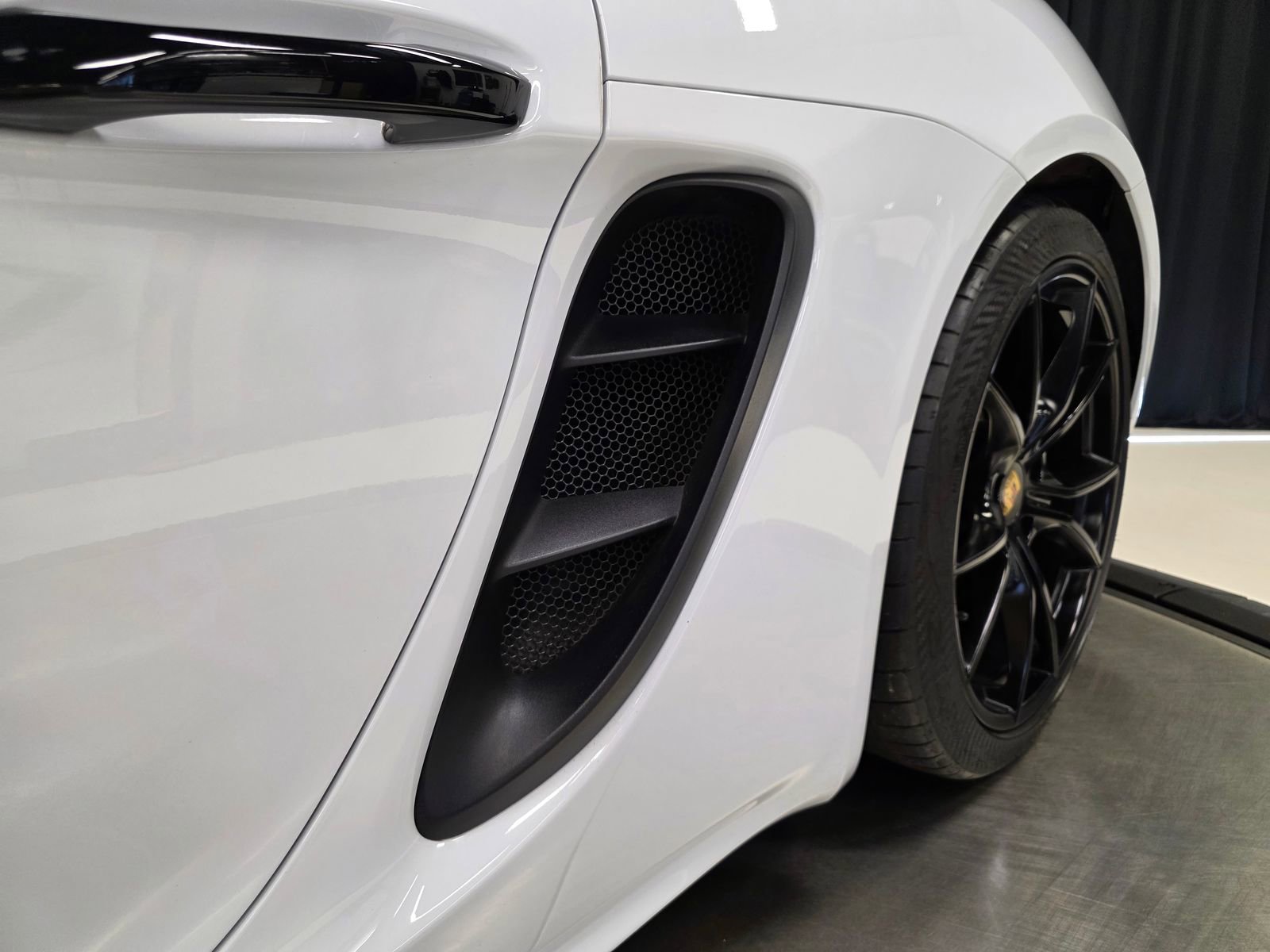 Used 2017 Porsche 718 Cayman RWD image 49