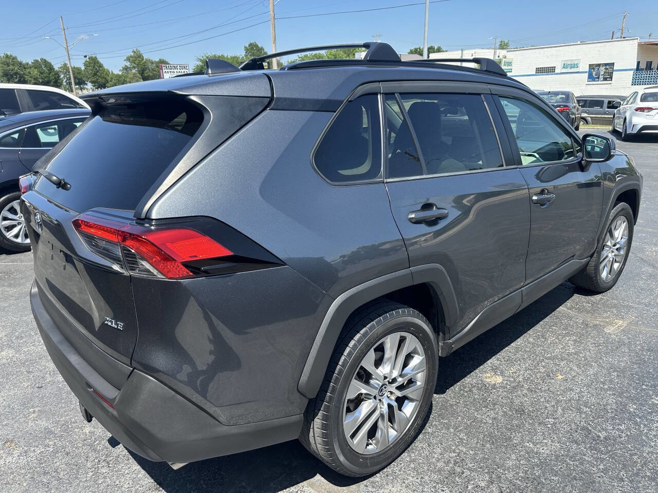 Used 2020 Toyota RAV4 XLE Premium FWD image 6