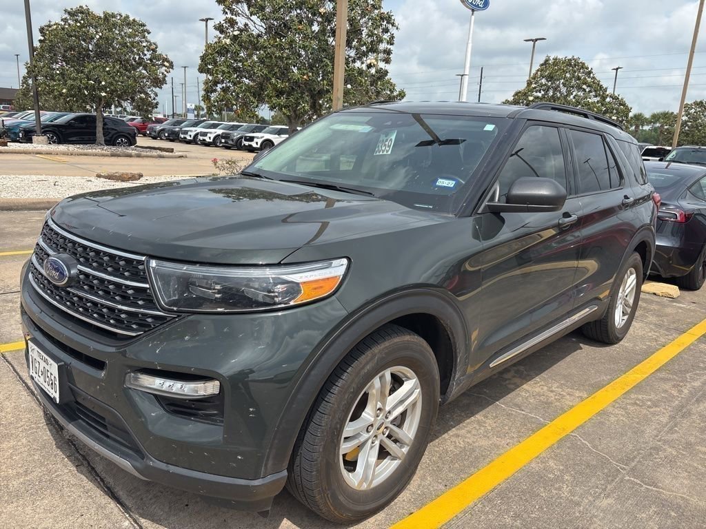 Used 2024 Ford Explorer XLT w/ Equipment Group 202A RWD image 4