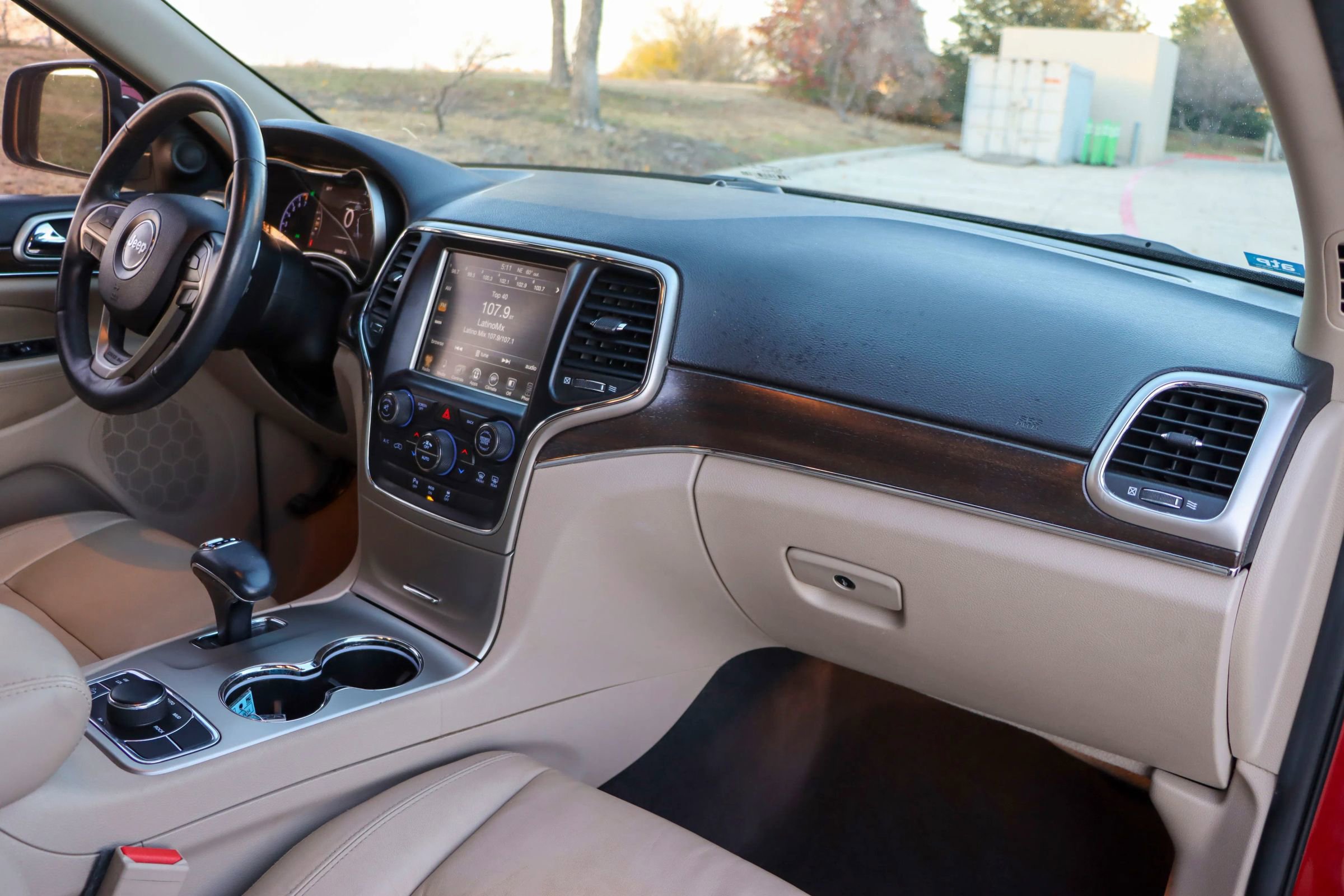 Used 2014 Jeep Grand Cherokee Limited image 22