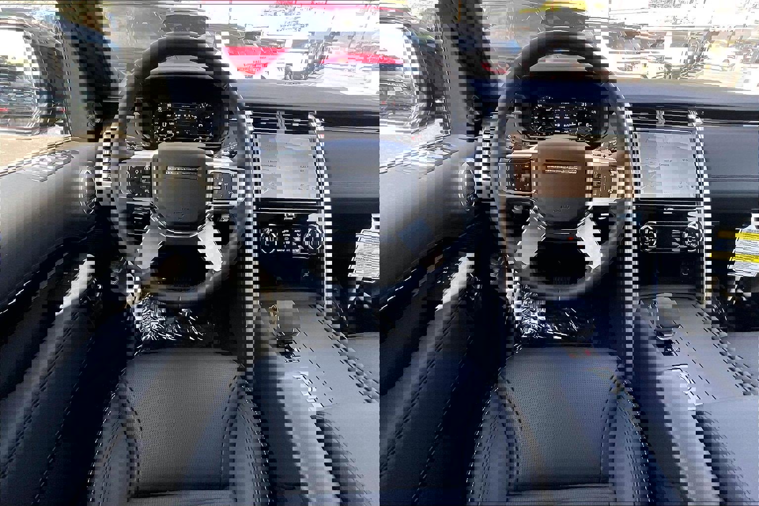 Certified 2025 Land Rover Discovery S image 5