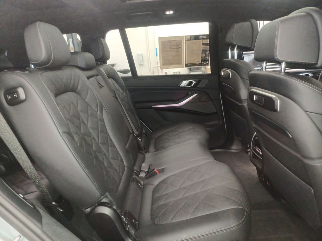 Certified 2025 BMW X7 xDrive40i w/ M Sport Package image 30