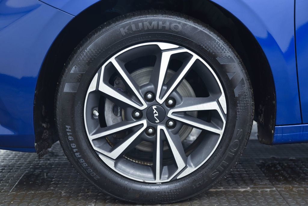 Used 2023 Kia Forte LXS image 9