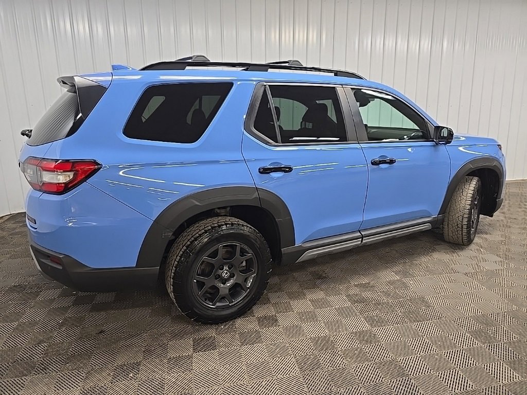 Used 2023 Honda Pilot TrailSport image 3