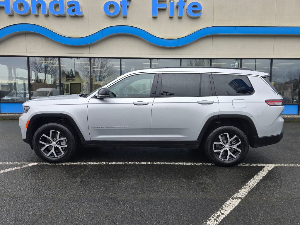 Used 2024 Jeep Grand Cherokee L Limited w/ Luxury Tech Group II image 2