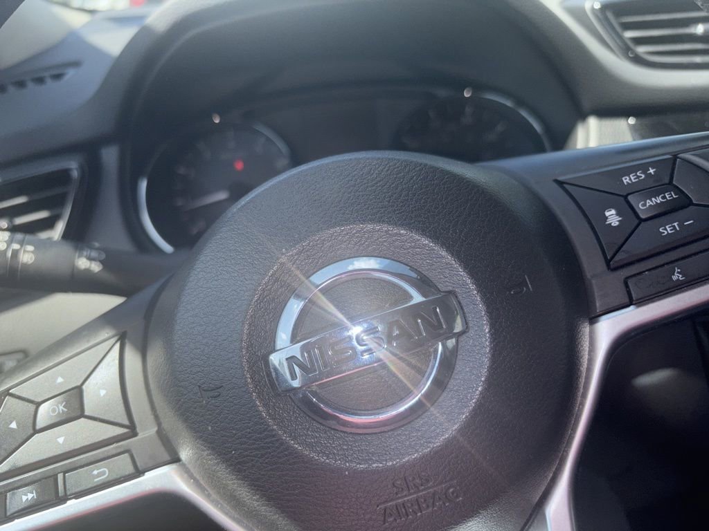 Used 2020 Nissan Rogue SL w/ Premium Package image 11