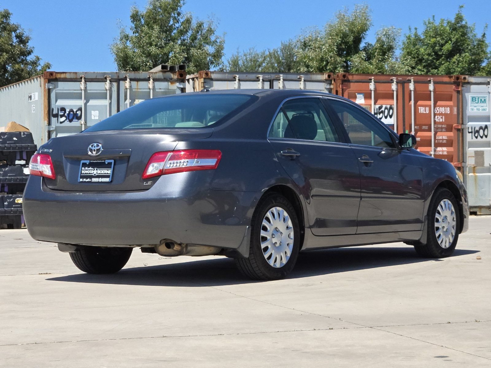 Used 2010 Toyota Camry LE FWD image 5
