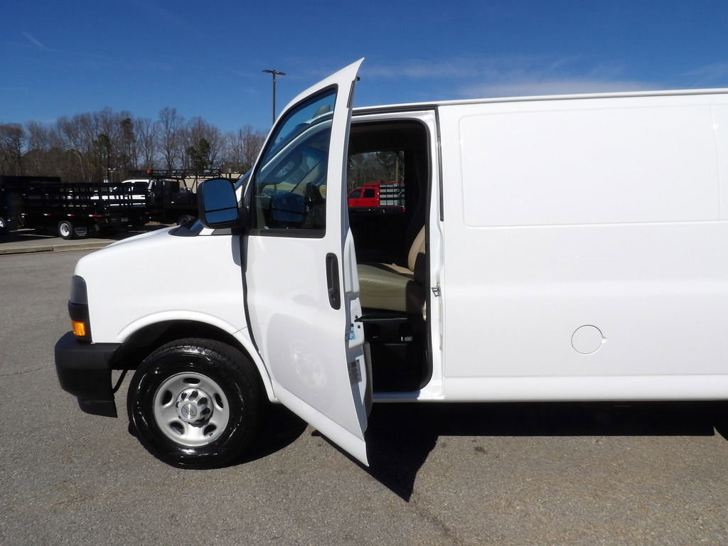 Used 2022 Chevrolet Express 3500 w/ Driver Convenience Package image 13