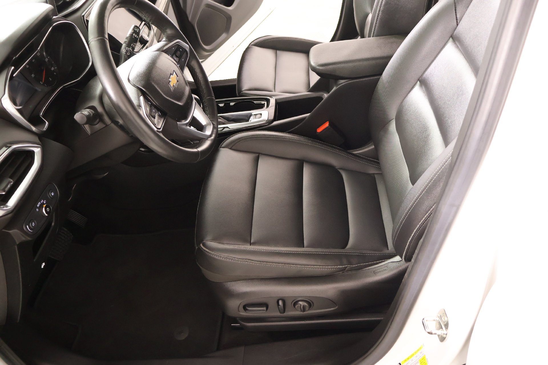 Used 2022 Chevrolet TrailBlazer LT w/ Premium Seating Package FWD image 11