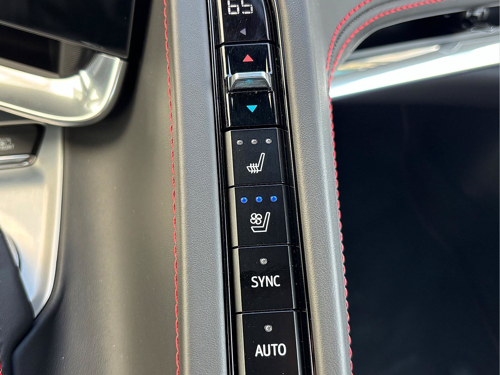 Used 2020 Chevrolet Corvette Stingray Premium Cpe w/ 3LT Preferred Equipment Group RWD image 28