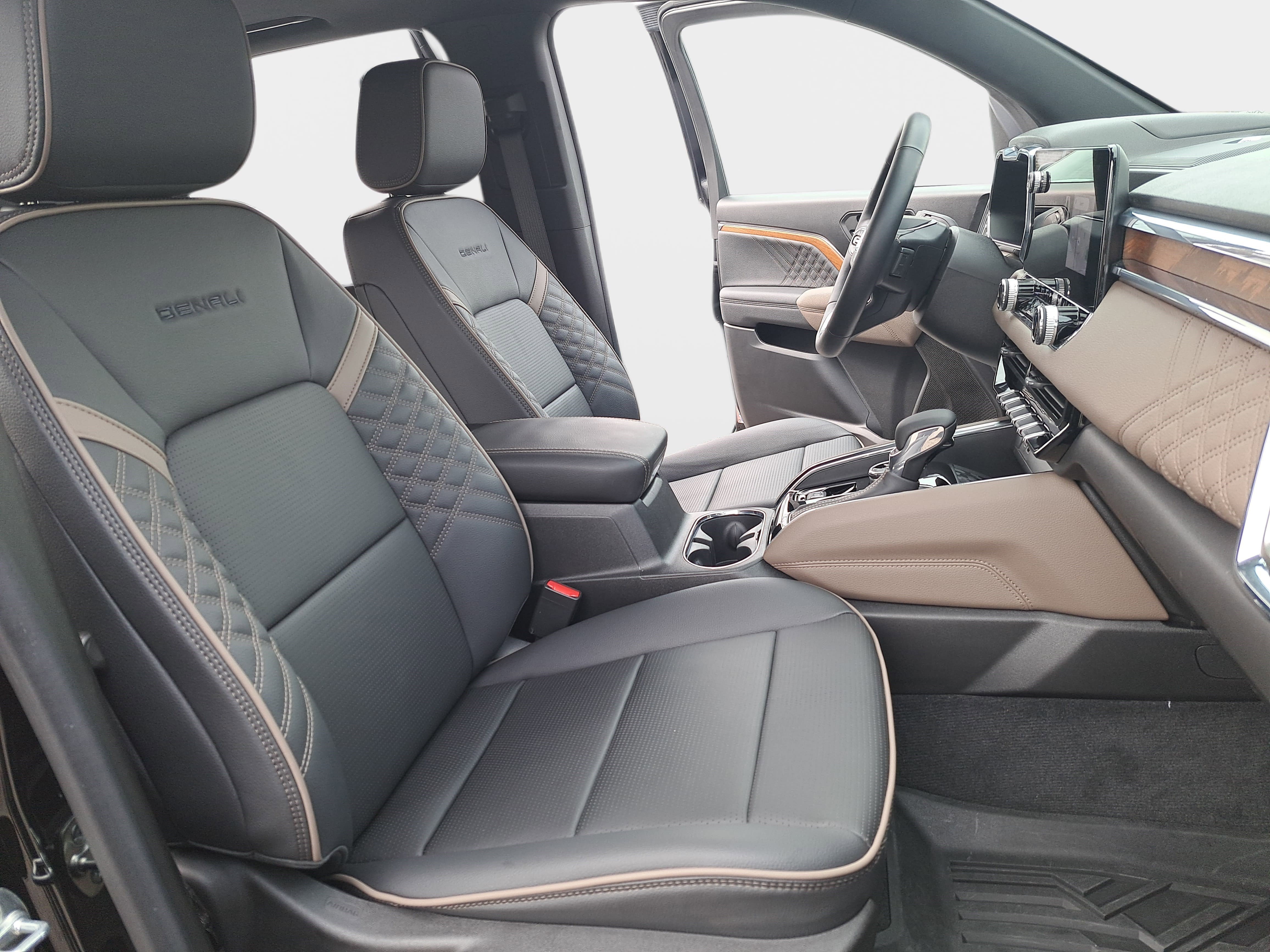 Used 2025 GMC Canyon Denali w/ LPO, Denali Black Edition image 10