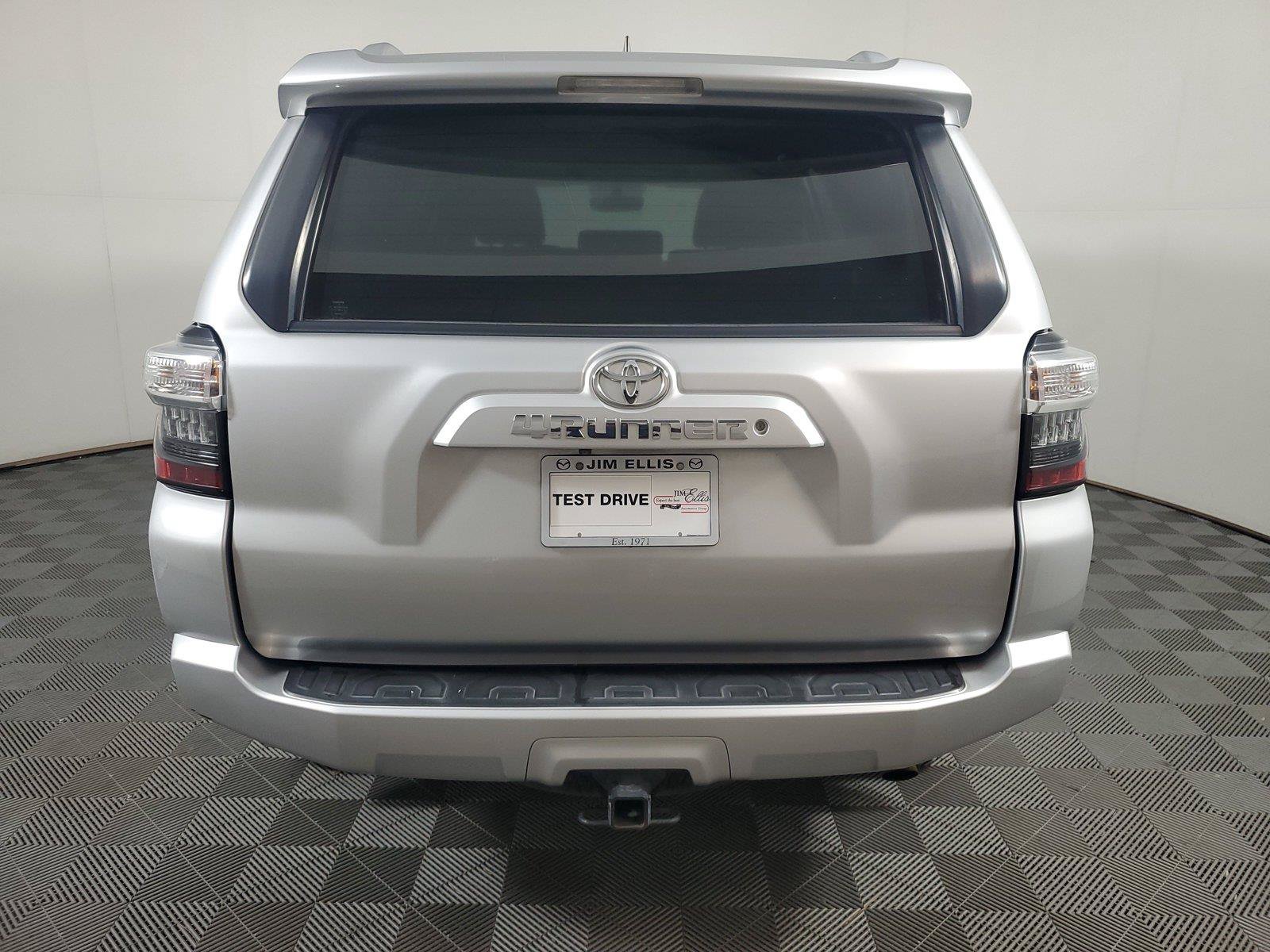 Used 2017 Toyota 4Runner SR5 RWD image 5