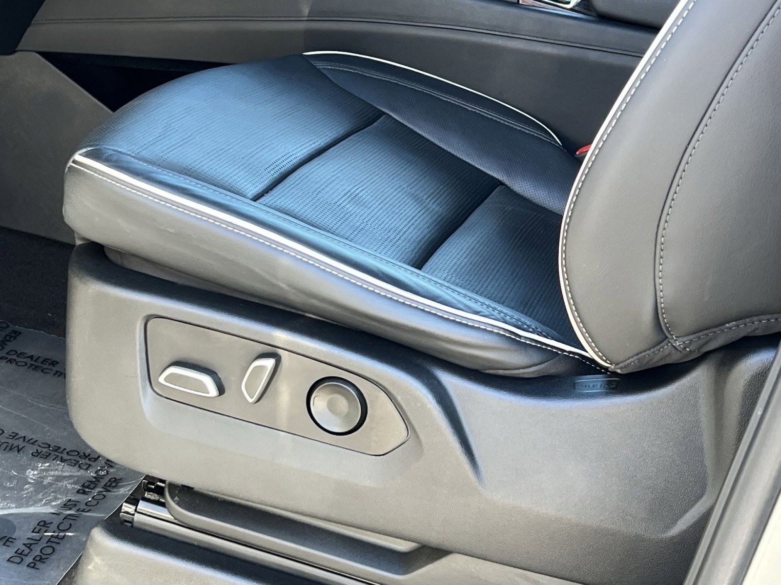 Used 2023 Cadillac Escalade ESV Premium Luxury image 12