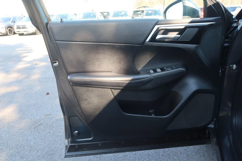 Used 2024 Mitsubishi Outlander image 24