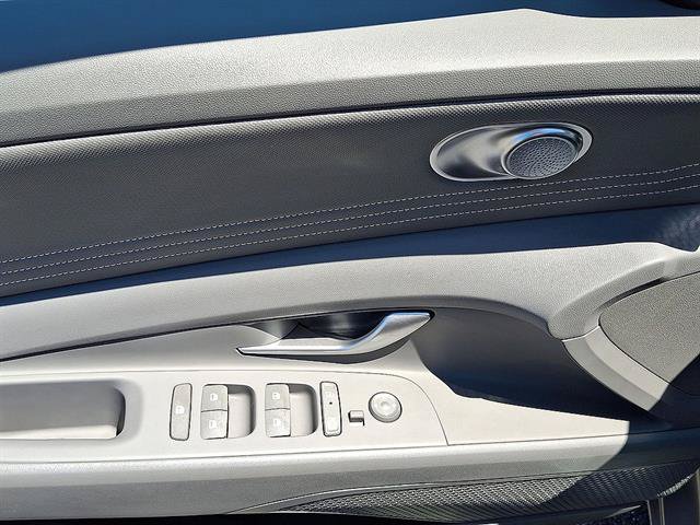 Certified 2025 Hyundai Elantra SEL FWD image 10
