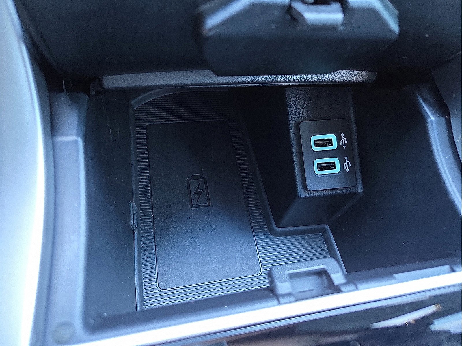 Used 2020 Ford Edge ST-Line w/ Cold Weather Package image 19