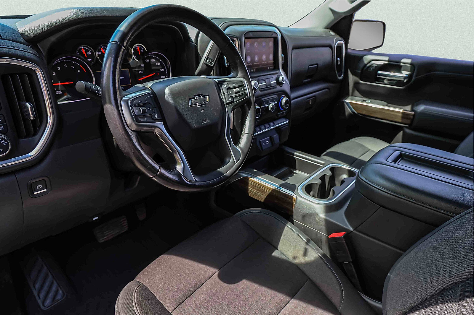 Used 2021 Chevrolet Silverado 1500 LT Trail Boss w/ Bed Protection Package AWD/4WD image 8