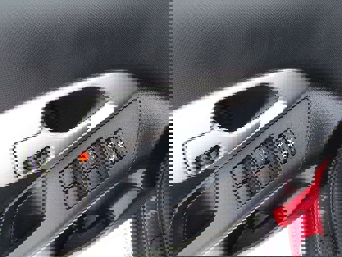 Used 2009 Pontiac Vibe w/ Sun And Sound Package image 20