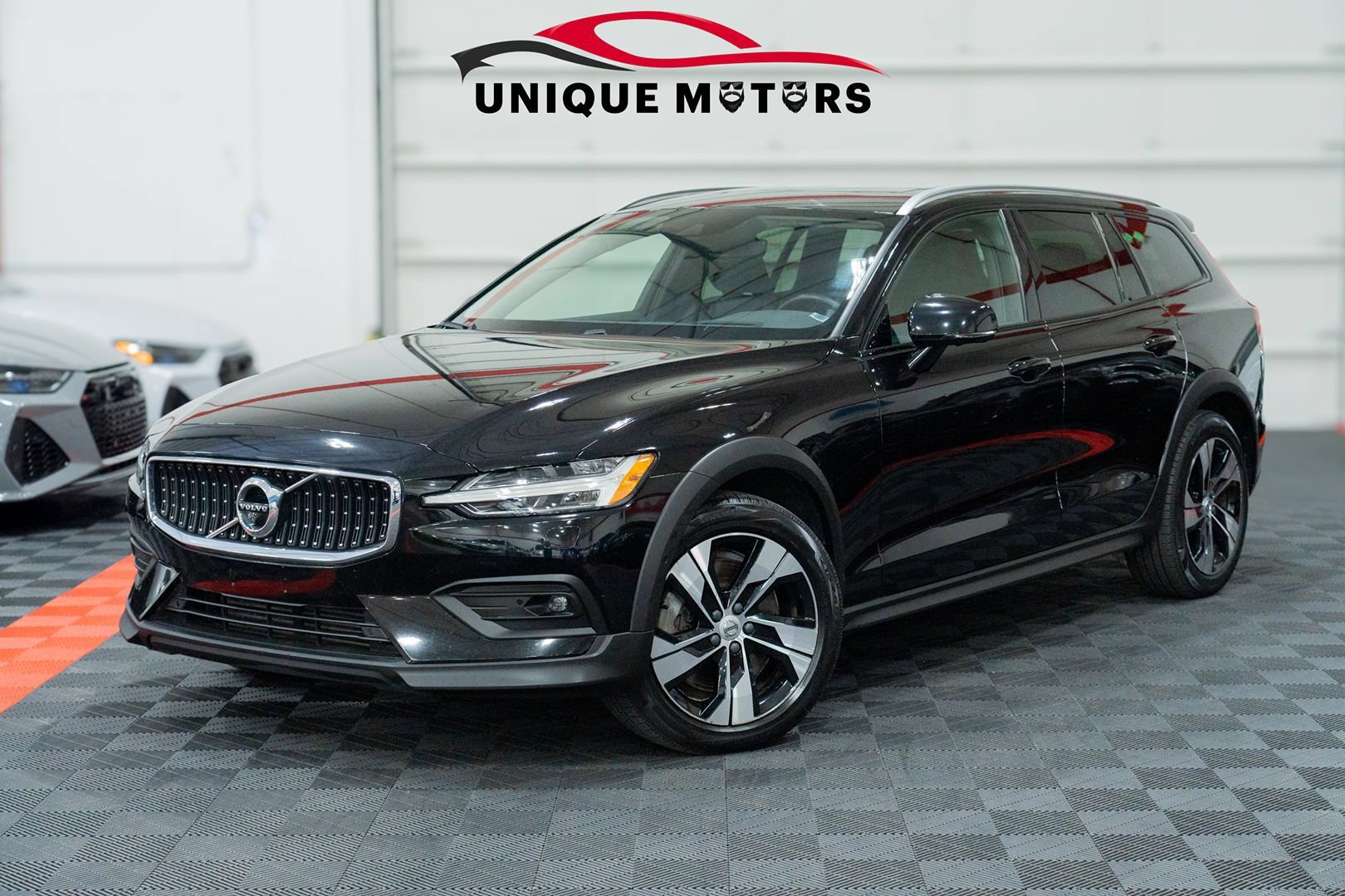 Used 2020 Volvo V60 T5 Cross Country AWD/4WD image 1