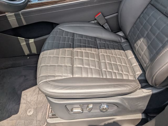 Used 2026 Cadillac Escalade Platinum Luxury w/ LPO, Floor Liner Package AWD/4WD image 22
