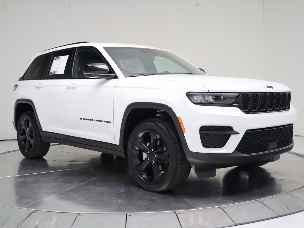 Used 2022 Jeep Grand Cherokee Altitude image 7