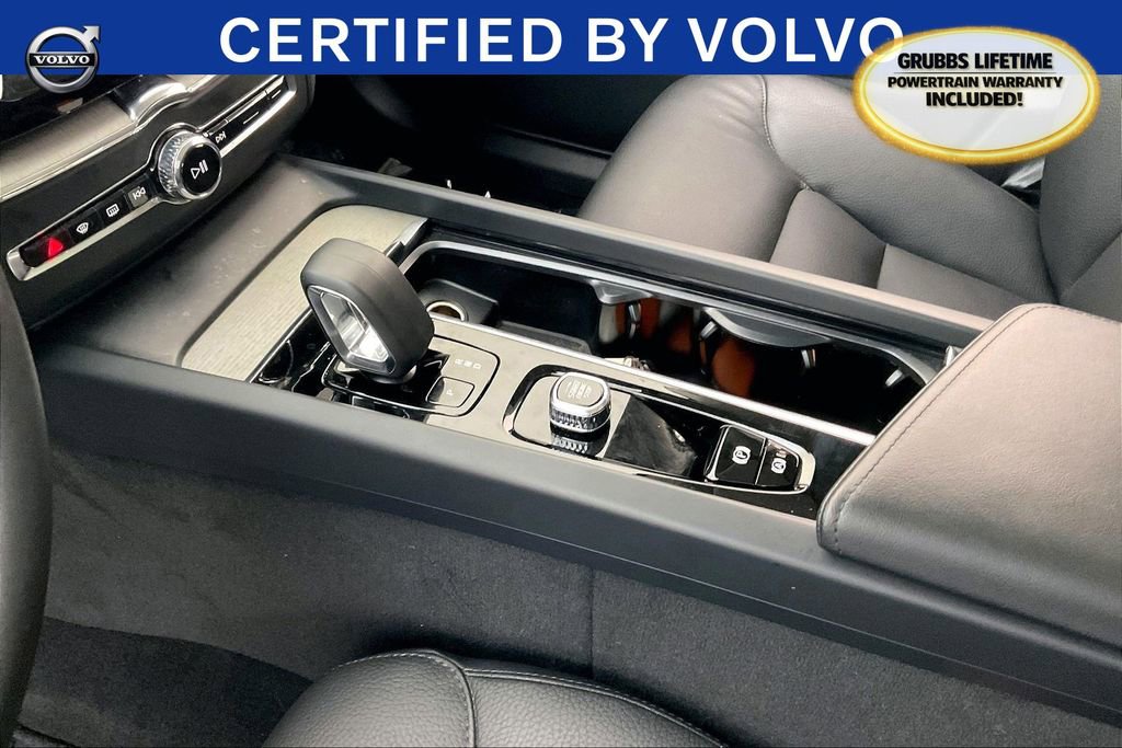 Certified 2025 Volvo XC60 B5 Plus image 19
