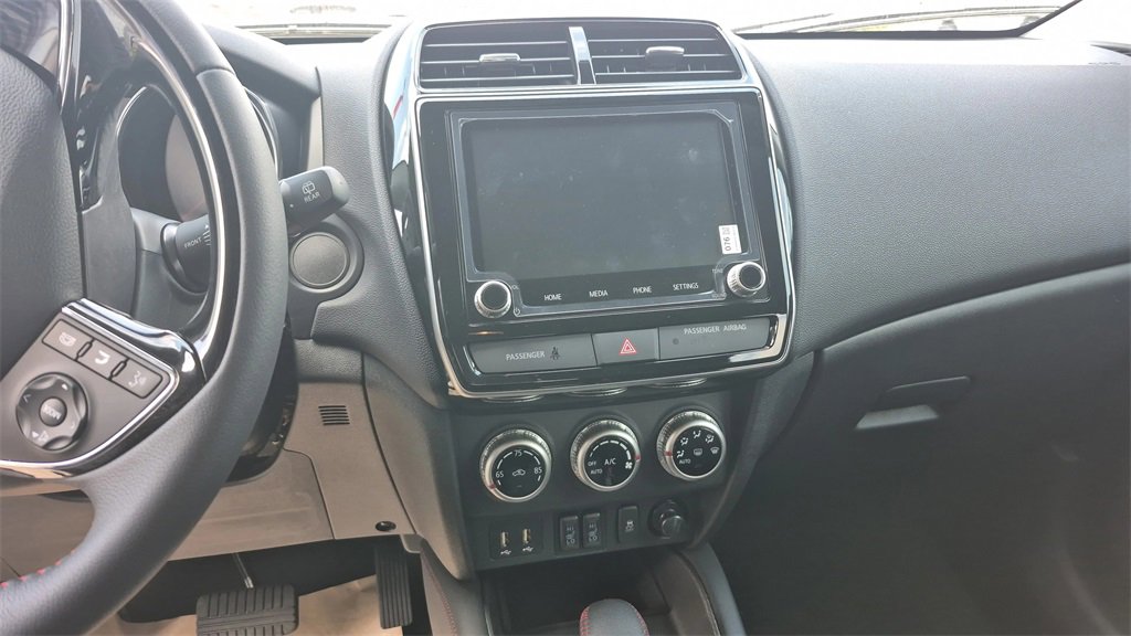 Used 2025 Mitsubishi Outlander Sport LE image 23