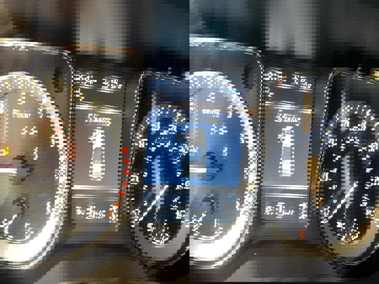 Used 2019 Nissan Titan SV w/ SV Convenience Package image 8