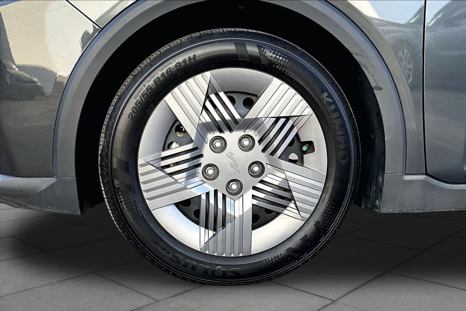 Used 2025 Kia K4 FWD image 11