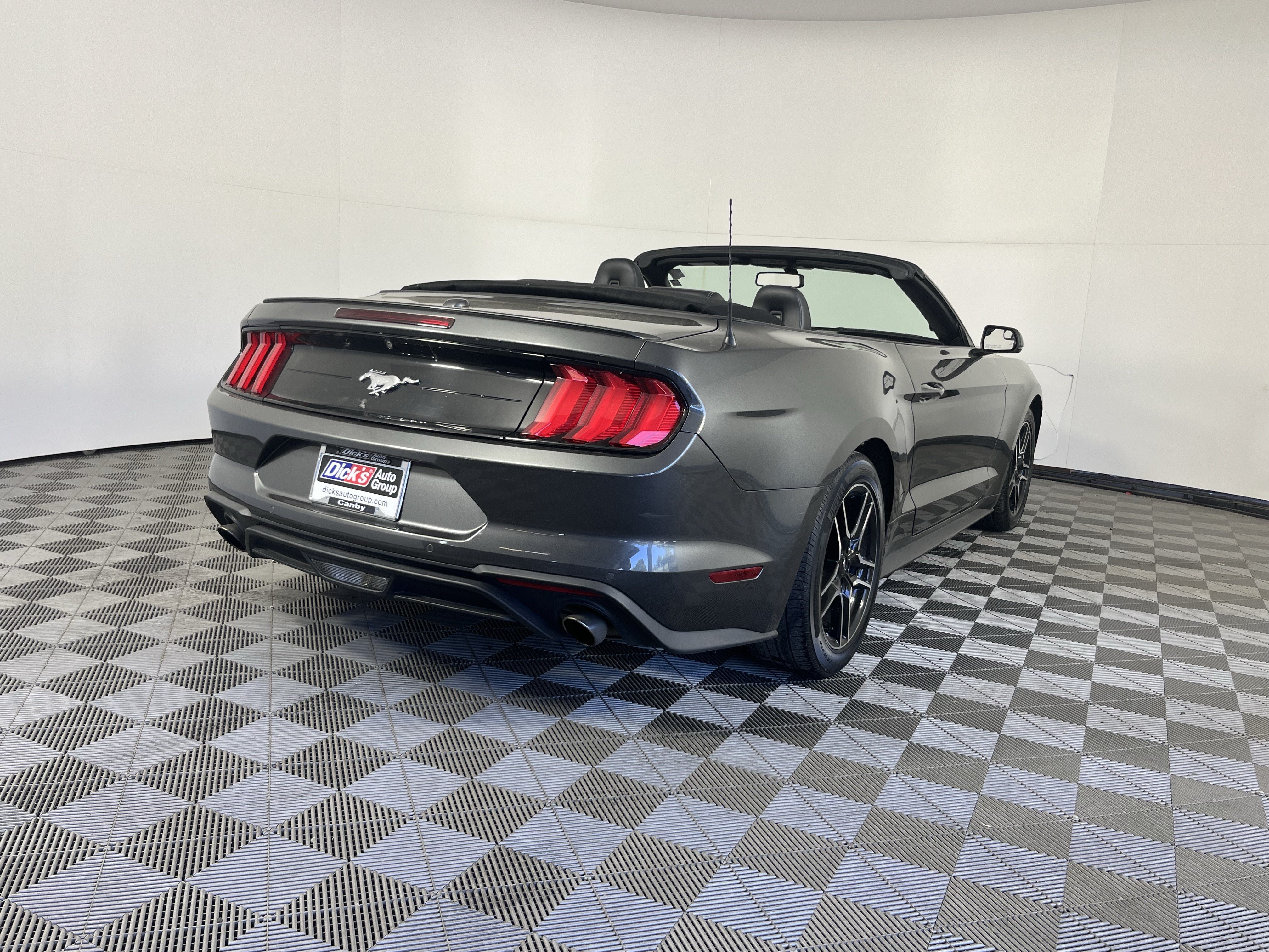 Used 2019 Ford Mustang Premium RWD image 5