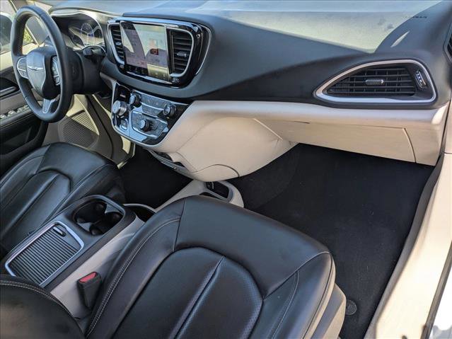 Used 2023 Chrysler Pacifica Touring-L FWD image 22