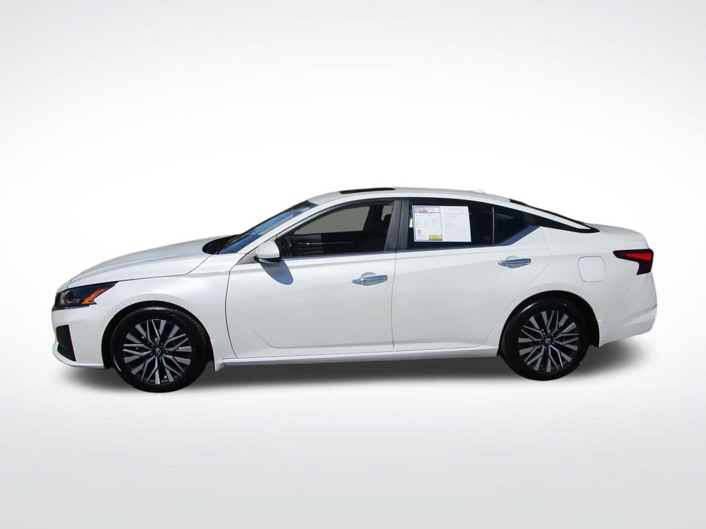Used 2023 Nissan Altima 2.5 SV w/ SV Premium Package image 2