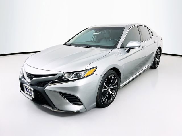 Used 2018 Toyota Camry SE image 3