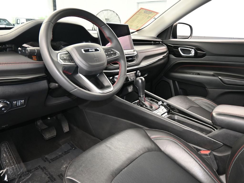 Used 2022 Jeep Compass Trailhawk image 12