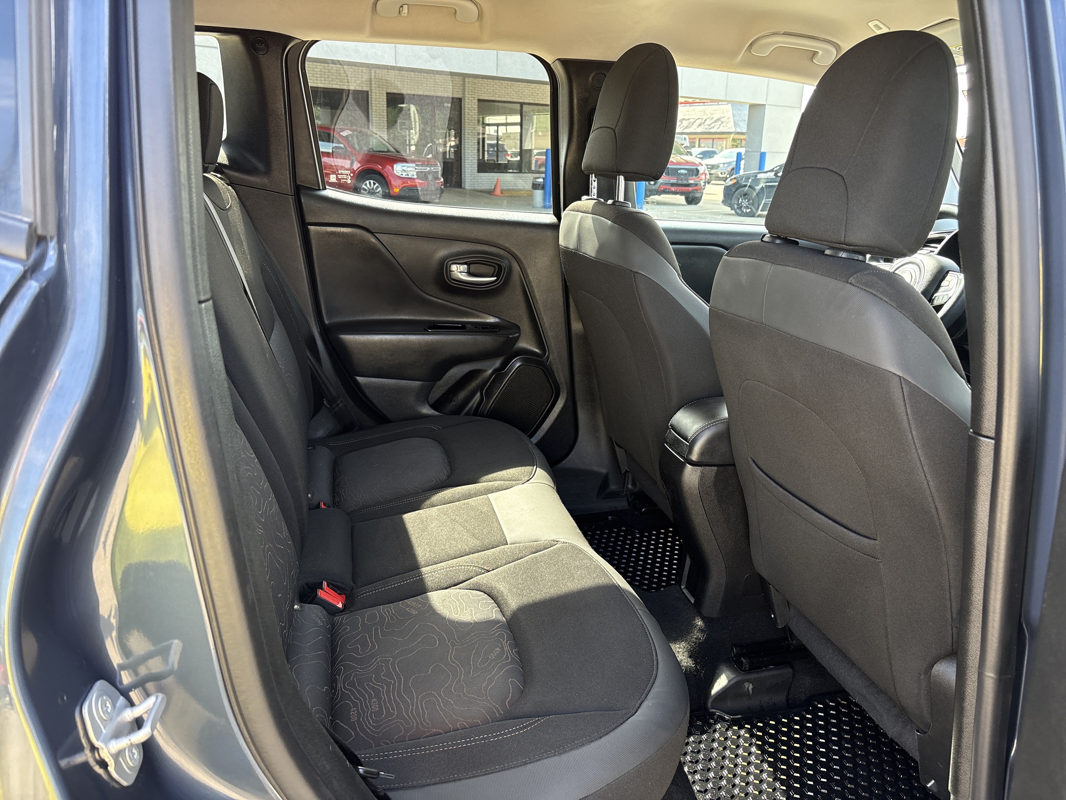 Used 2023 Jeep Renegade Latitude AWD/4WD image 7