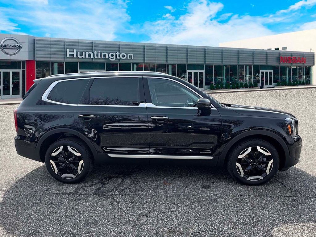 Used 2025 Kia Telluride S image 6