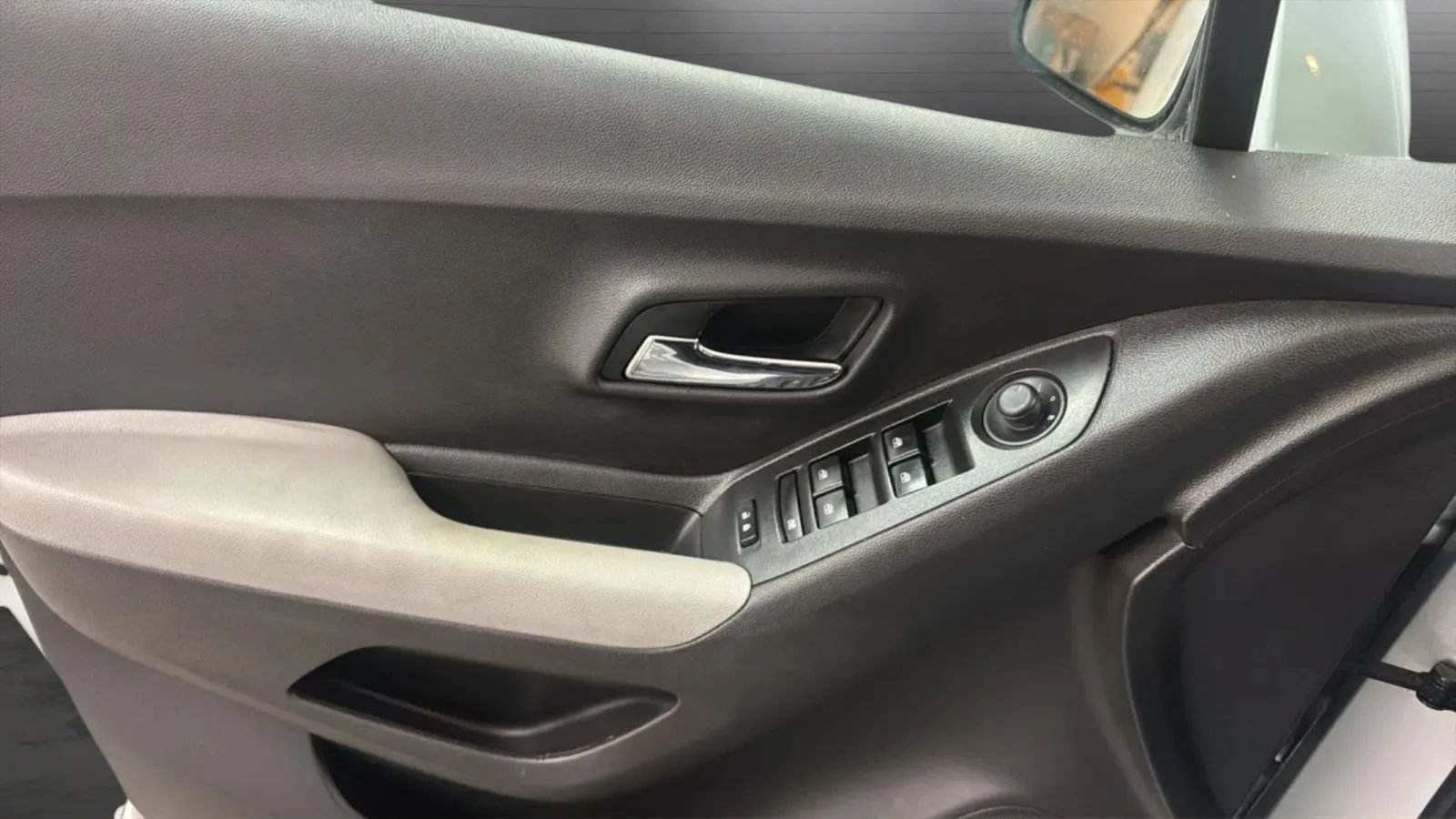Used 2020 Chevrolet Trax LS w/ Tint and Cruise Package FWD image 16