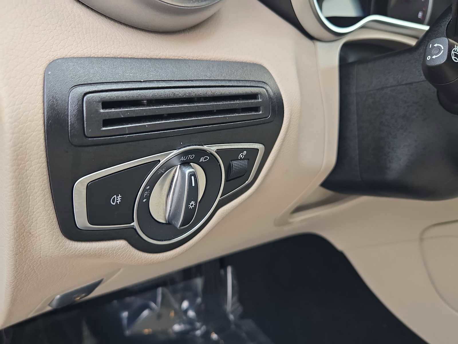 Used 2022 Mercedes-Benz GLC 300 4MATIC image 34