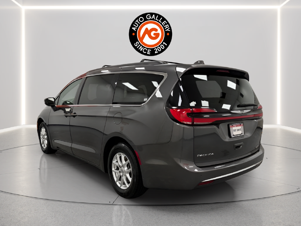 Used 2022 Chrysler Pacifica Touring-L FWD image 5