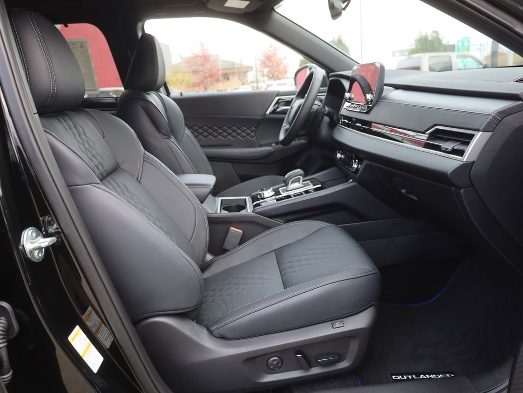 New 2025 Mitsubishi Outlander SEL Black Edition image 13