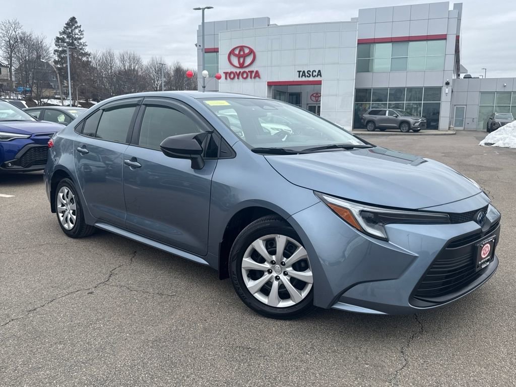 Used 2025 Toyota Corolla LE image 1