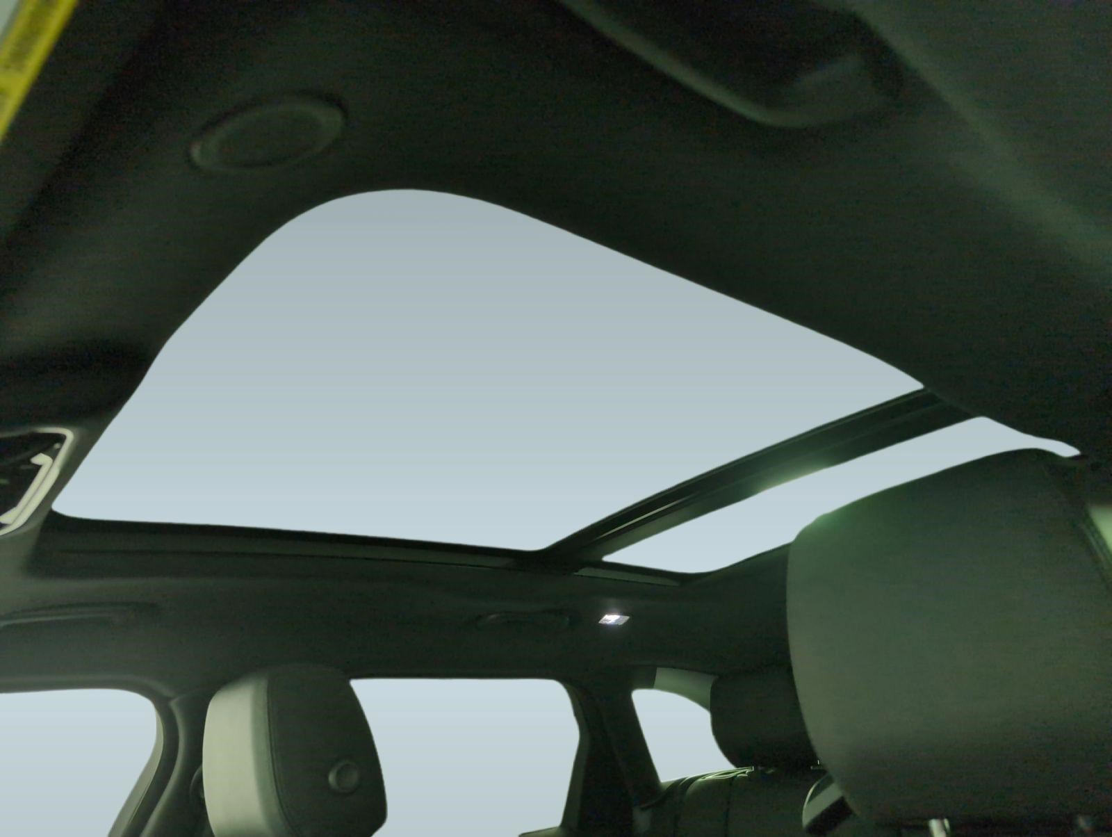 Certified 2026 Land Rover Range Rover Velar Dynamic SE image 12