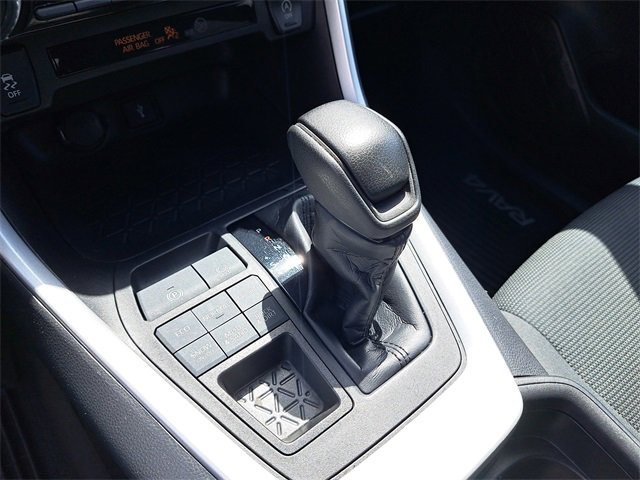 Used 2021 Toyota RAV4 LE image 27