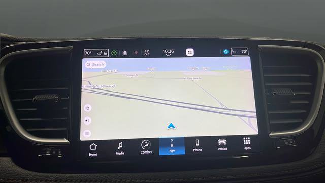 Used 2023 Chrysler Pacifica Pinnacle FWD image 16