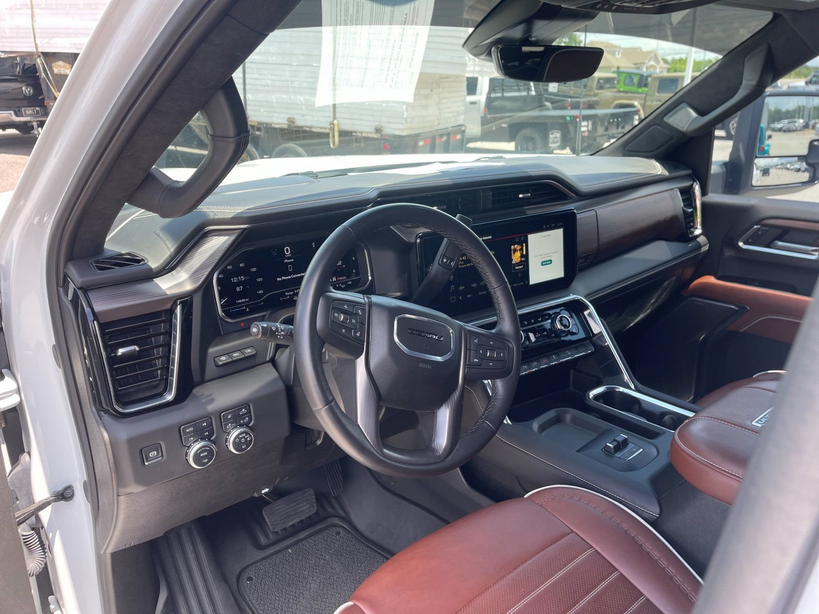 Used 2024 GMC Sierra 3500 Denali Ultimate AWD/4WD image 11