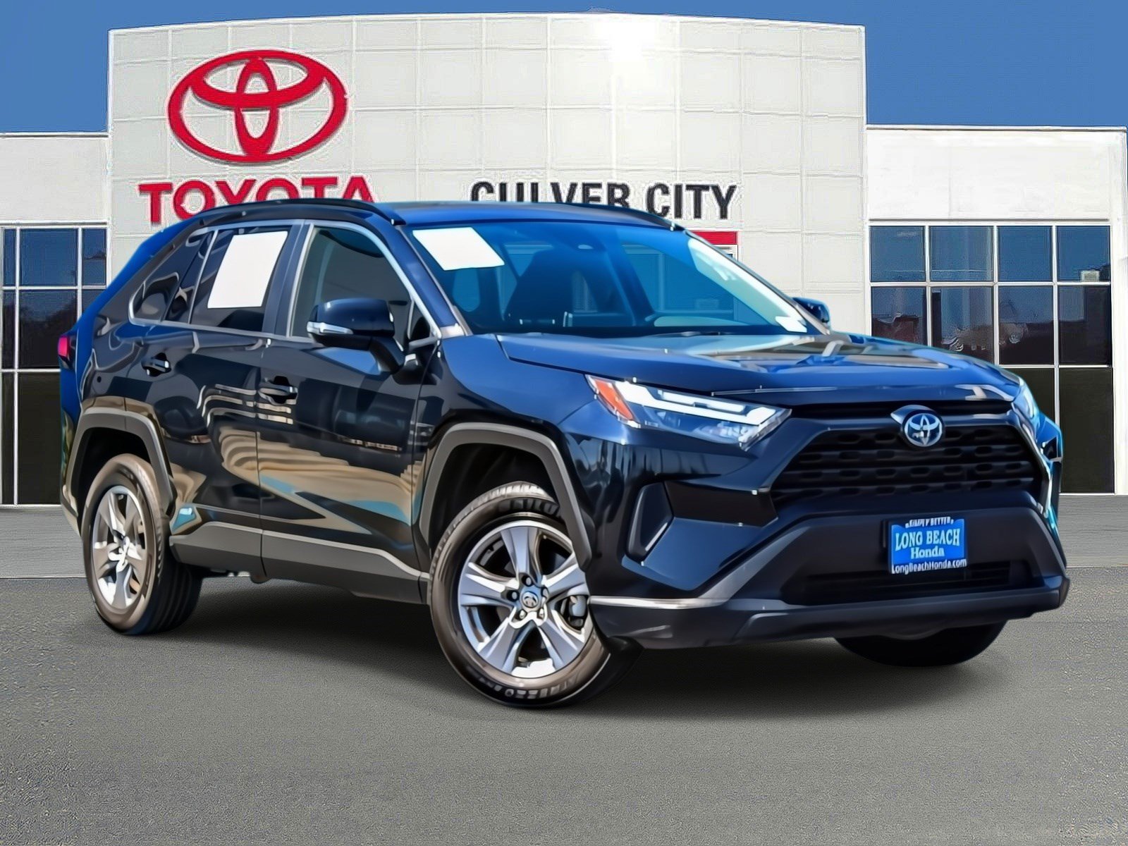 Used 2024 Toyota RAV4 LE AWD/4WD image 1