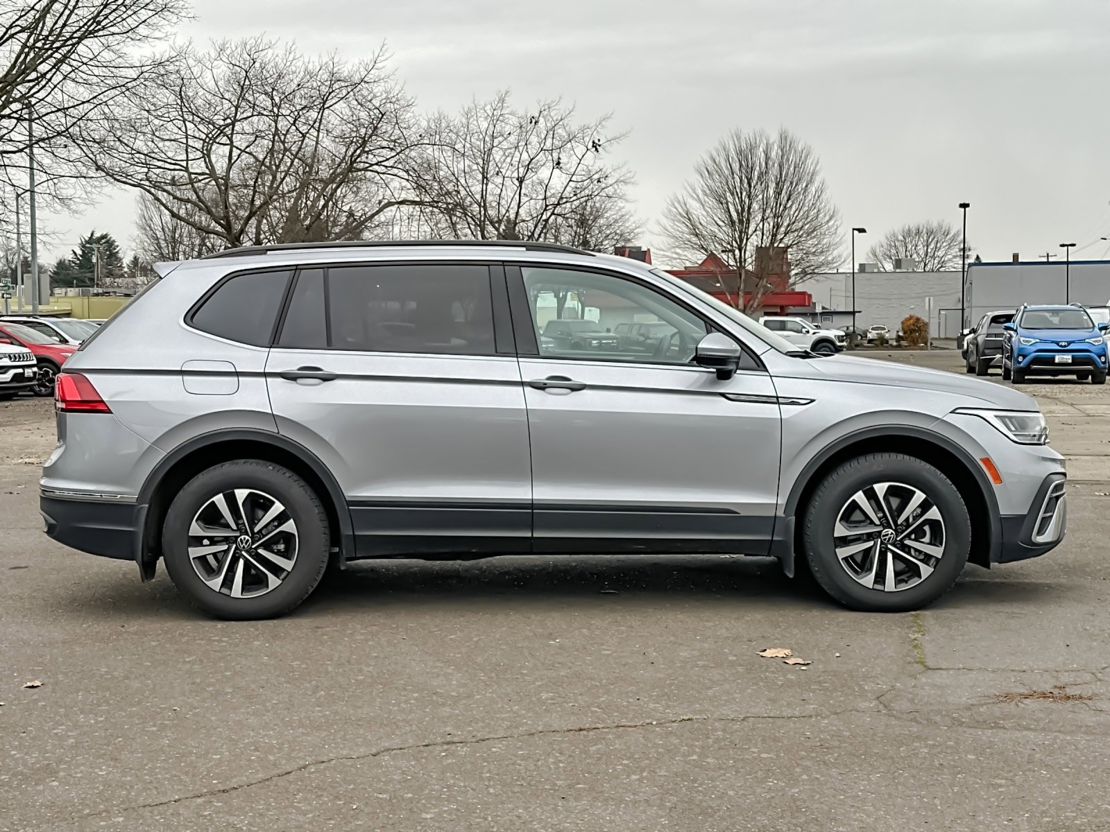 Used 2024 Volkswagen Tiguan S image 3
