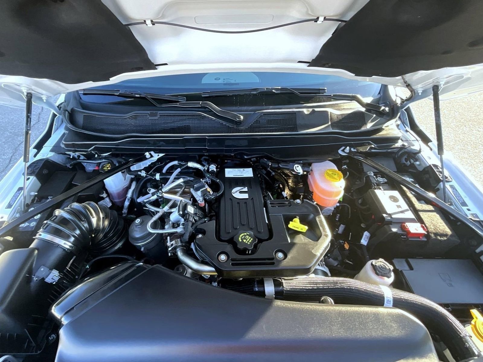 Used 2025 RAM 3500 Laramie AWD/4WD image 25